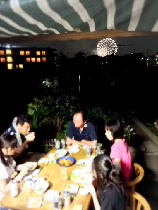 「花火より家族団欒」
