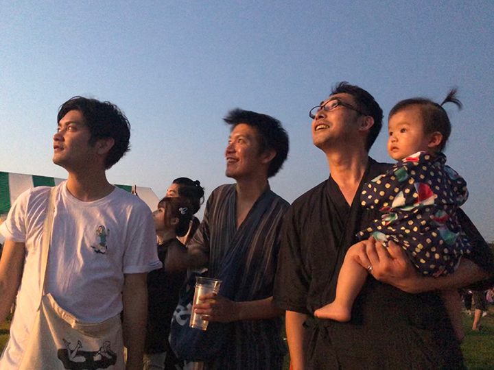 「親子三代 〜初孫の板橋花火大会デビュー〜」