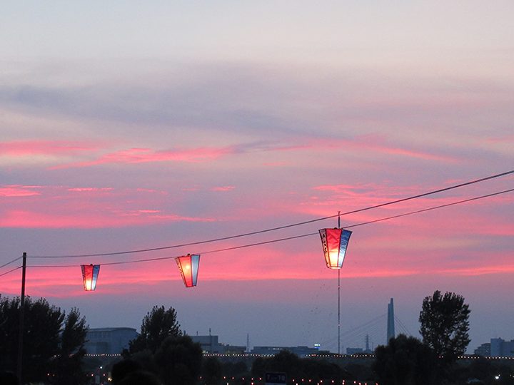 「花火の前の夕焼け」